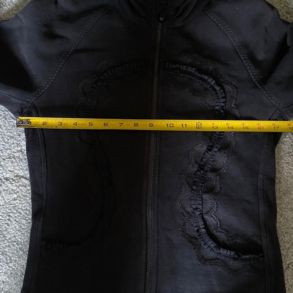 Lululemon vintage limited edition Black Jacket hoody zip up sweater - Picture 9 of 10